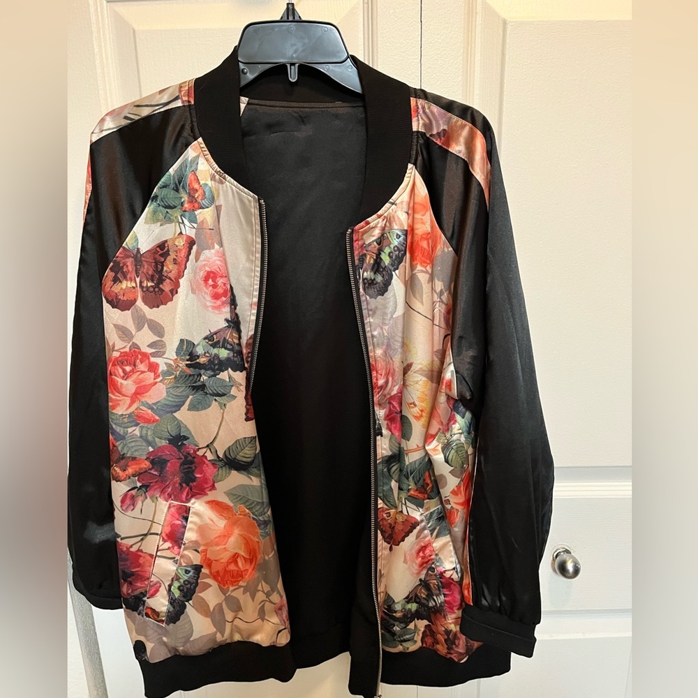 STANDARD GRACE LOVED REVERSIBLE FLORAL, BLACK & CREAM TWO POCKETS ZIPPER JACKET